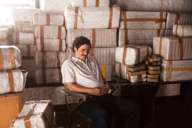 Illustration for article titled Narcos es crimen en estado puro: la vida de Pablo Escobar como nunca la has visto